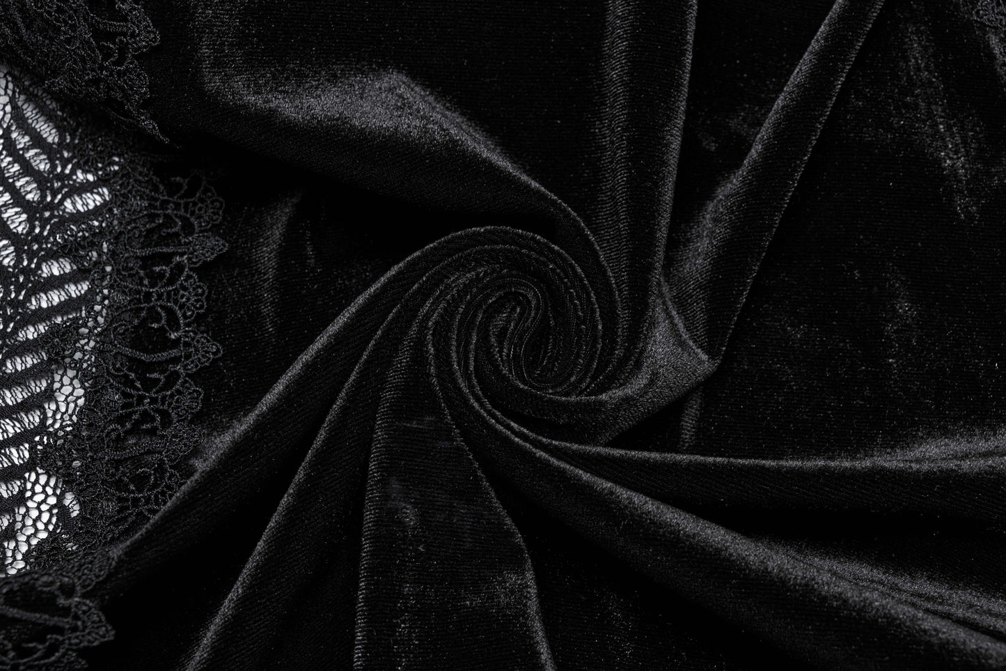 Elegant Punk Rave Nera Goth Dynamic Skirt featuring luxurious velvet and delicate lace with playful mesh ruffles, ideal for alternative fashion enthusiasts.