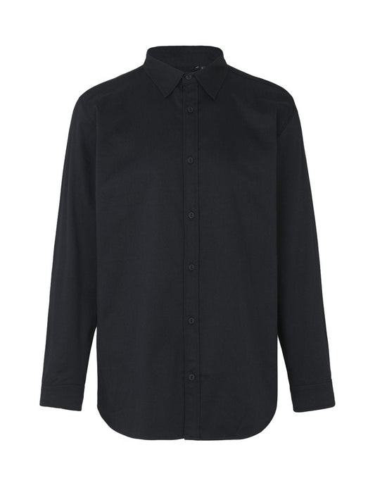 Elegant fitted Twill Shirt featuring a heavyweight 210gsm fabric, ideal for both comfort and durability.