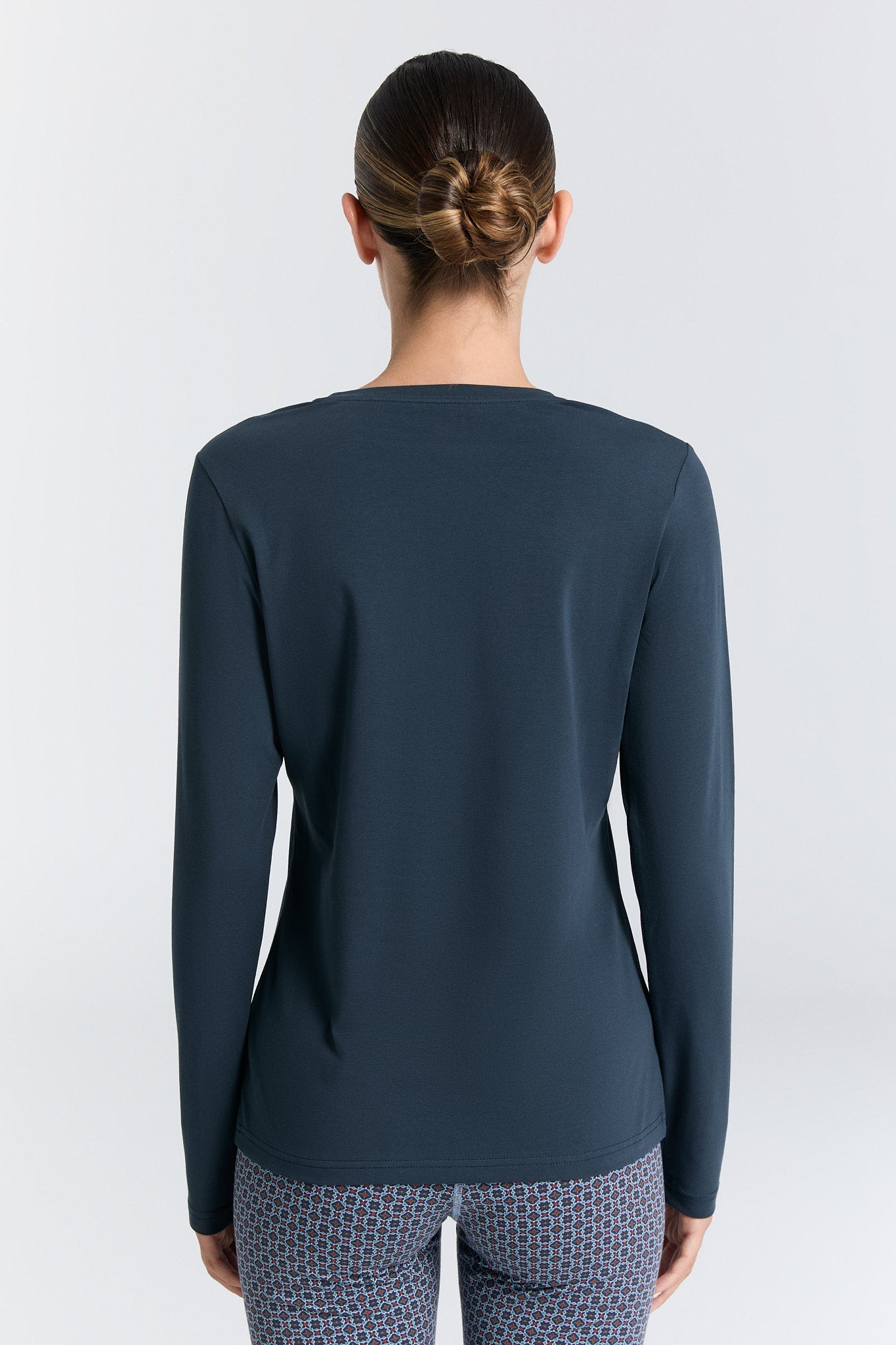 Refined women's long sleeve V-neck top featuring a soft and breathable organic cotton blend, ideal for effortless elegance.
