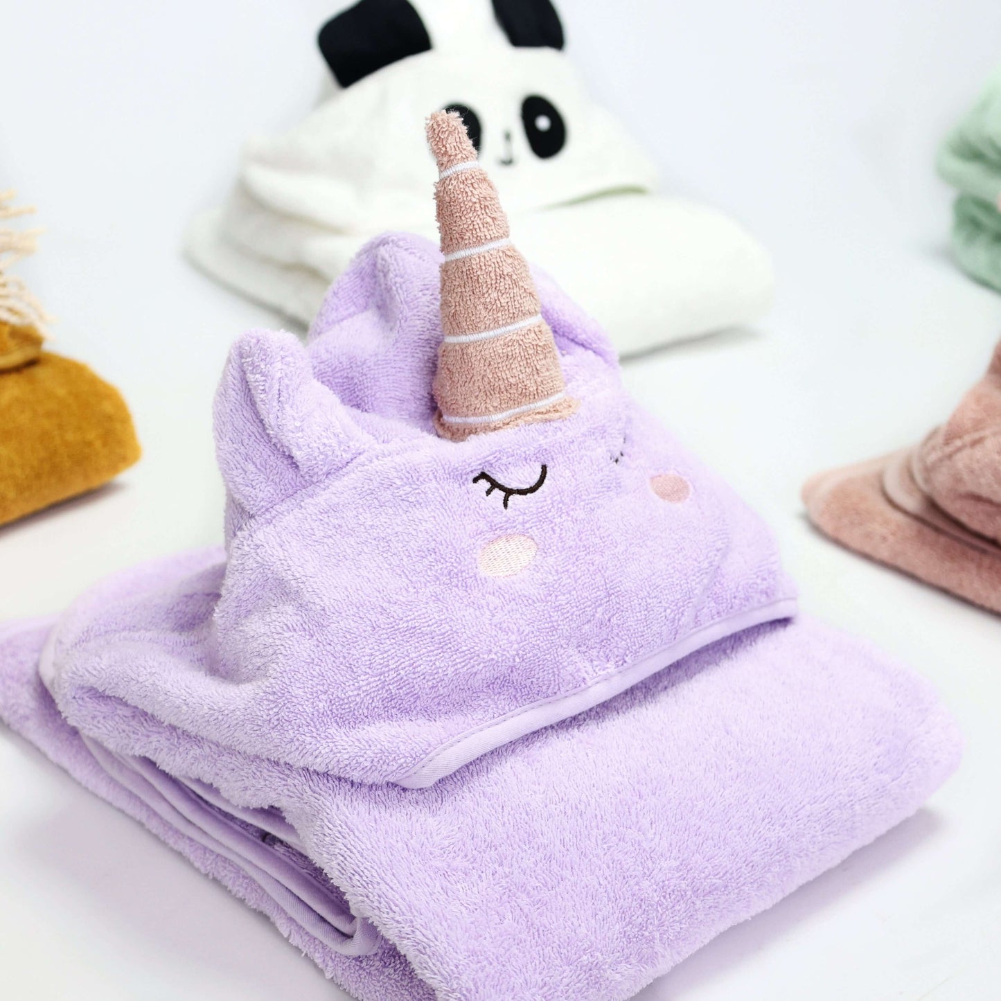 Luxury Kids Hooded Towel Poncho by DreamBuy featuring a vibrant frog design, made of 100% combed cotton, perfect for ages 2-13, durable and ultra-soft for beach or bath use.
