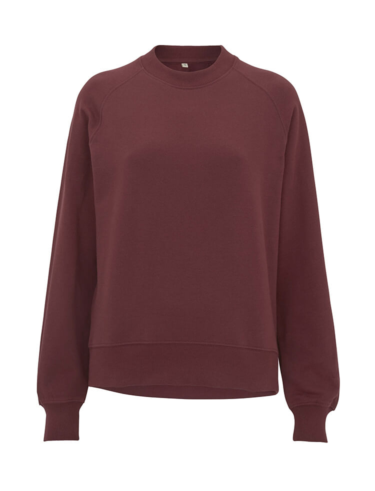 Luxurious organic cotton raglan sweatshirt in elegant display, available in sizes S-XL, highlighting eco-friendly and vegan attributes by Earth Wardrobe.