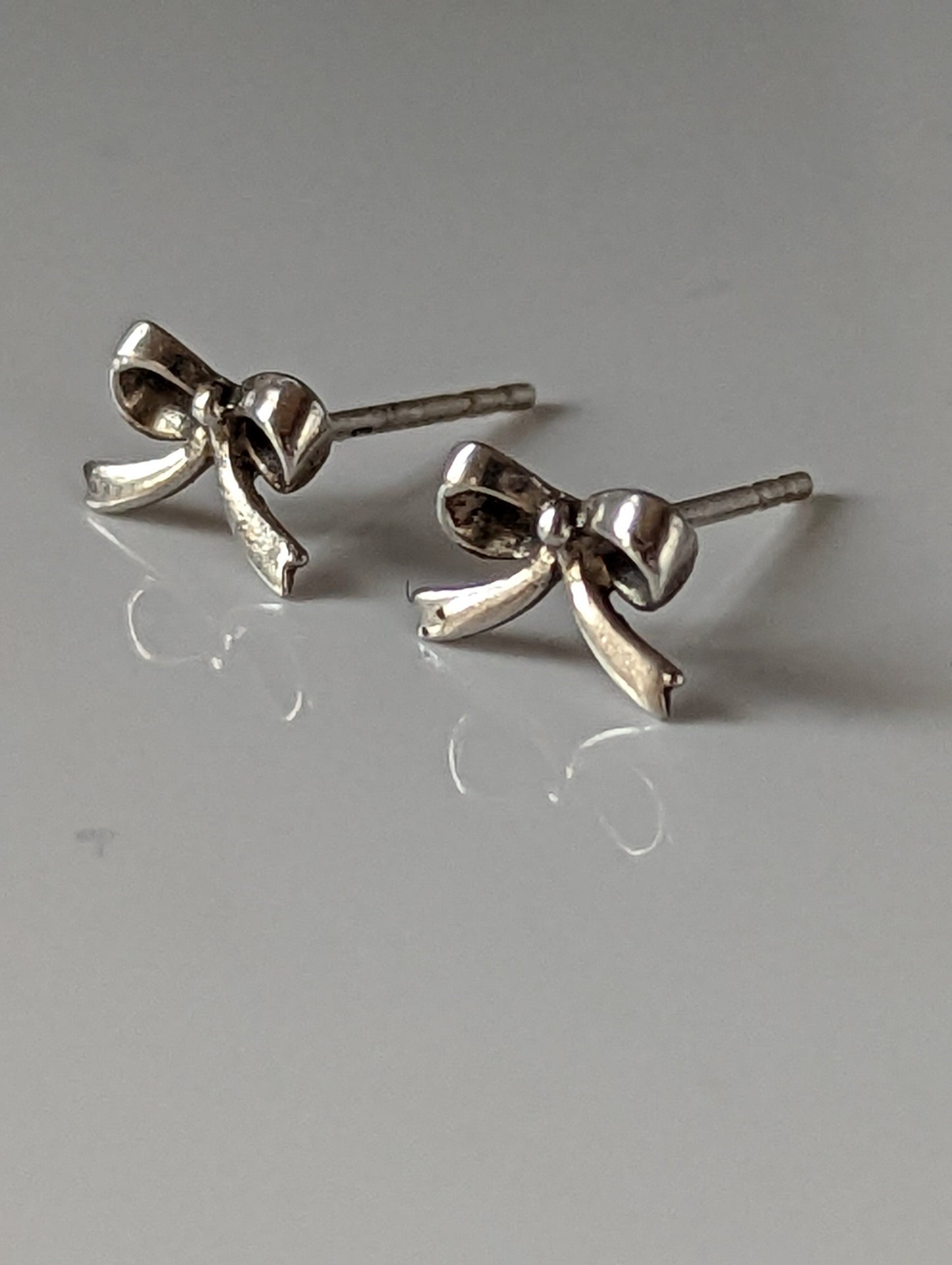 Silver Steed Bow Stud Earrings