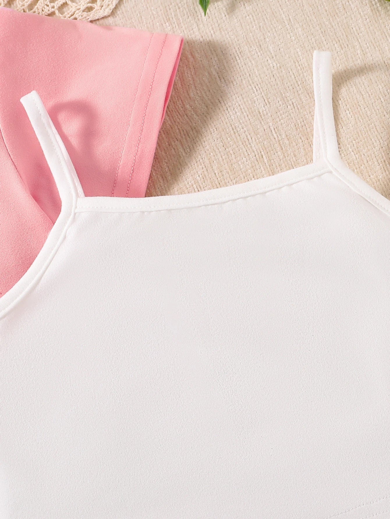 Trendy girls' summer jogging outfit, consisting of fashionable shorts and comfortable top, expertly tailored for active children aged 4-6 years.