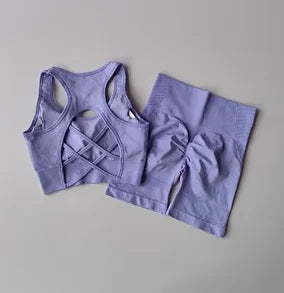 Elegant women's fitness set designed for comfort and style, including nylon shorts, ideal for breathable workouts and chic athleisure looks.