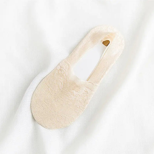 Chic 5-Pack Women’s Summer Lace Flower Ankle Socks presented in a soft cream hue, featuring intricate lace patterns, ideal for a sophisticated summer look.