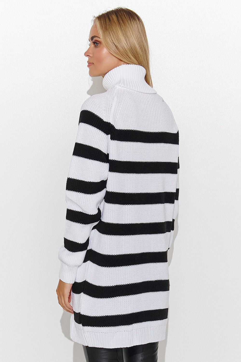 Luxurious turtleneck sweater in camel colour by Makadamia, adorned with unique gold button details, ideal for stylish winter wear.