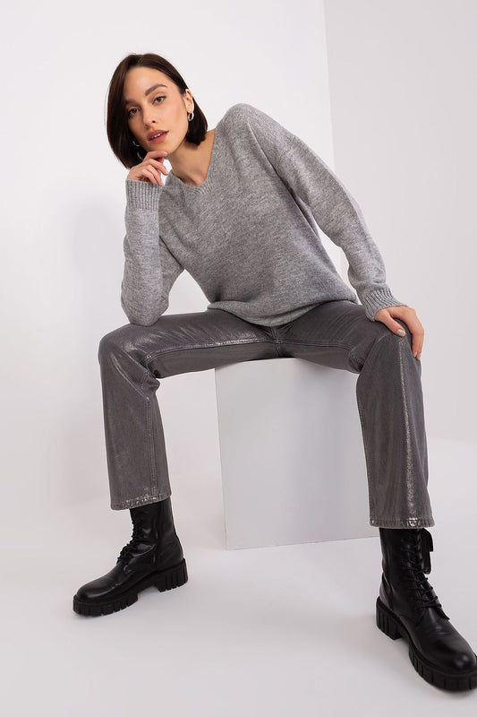 Close-up view of the heart neckline and soft texture of the Rue Paris acrylic jumper, combining comfort and style elegantly.