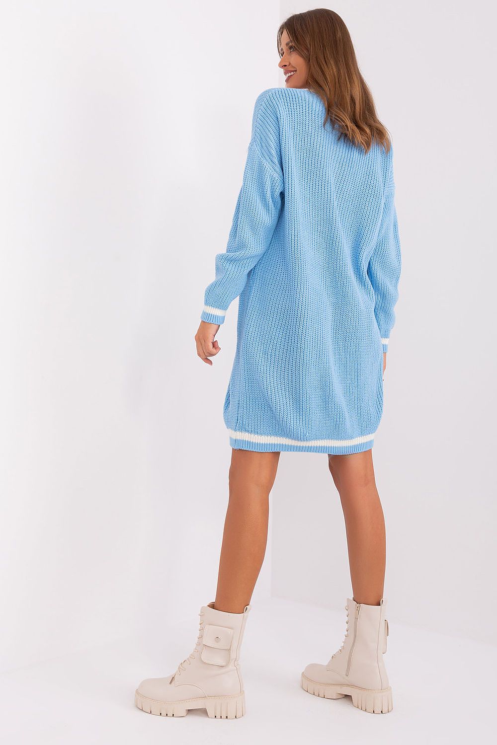 Stylish women's sweater dress by Badu with a unique heart neckline, combining luxury and comfort in an acrylic and wool fabric blend.