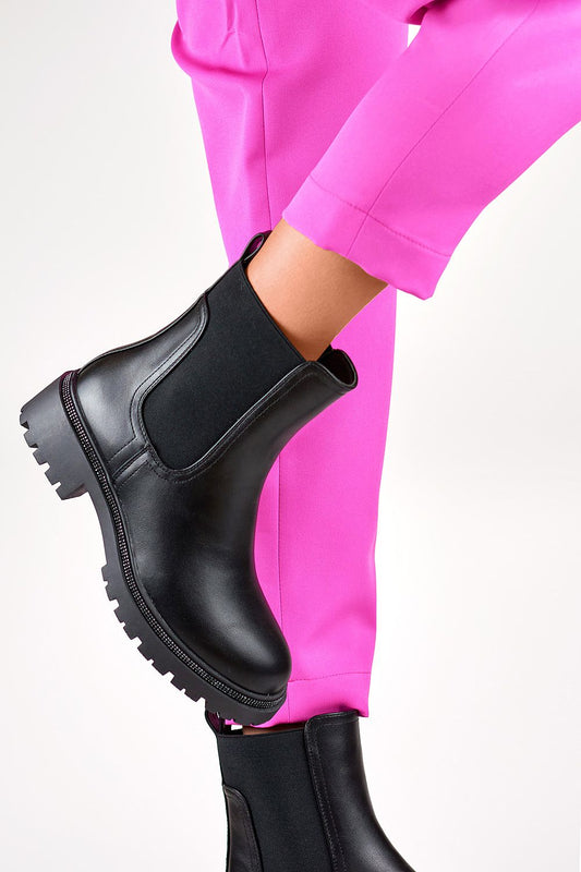 Close-up of PRIMO Jodhpur Boots with low 4cm heel, featuring soft eco leather and stylish round toe design.