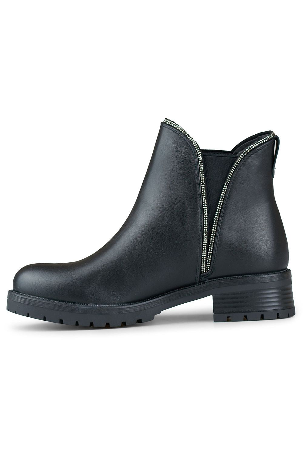 Luxurious PRIMO black jodhpur boots demonstrating an exquisite combination of sustainable materials and chic fashion, perfect for both casual and formal occasions.