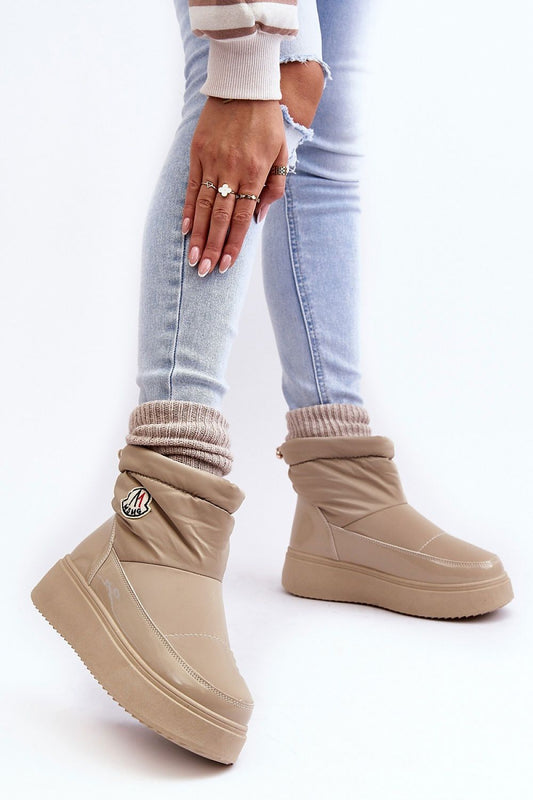 Step in Style luxury women's snow boots, slip-on design with eco leather and ankle height of 15 cm for chic winter wear.