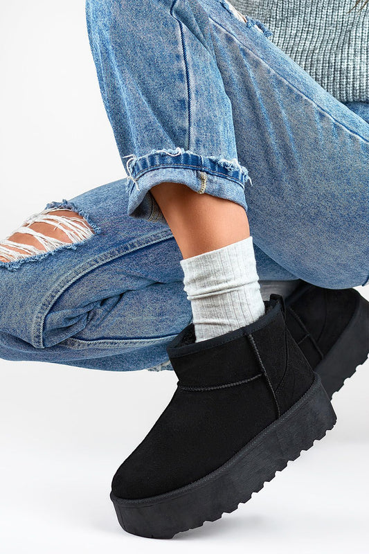 Luxurious PRIMO women's snow boots featuring eco-friendly fur lining and a thick insulated sole, perfect for cold weather styles.