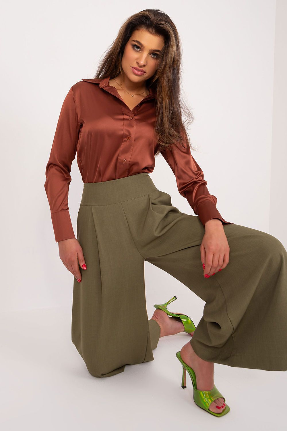 Versatile high rise culotte pants for women by Italy Moda, designed for elegance and comfort, suitable for both casual and formal settings.
