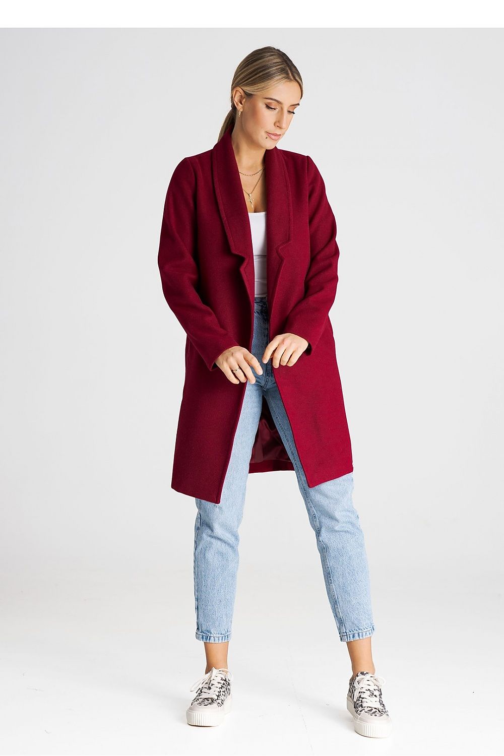 Luxury Figl coat featuring a large lined collar, designed with a versatile unbuttoned style and convenient inner pockets, perfect for sophisticated layering.
