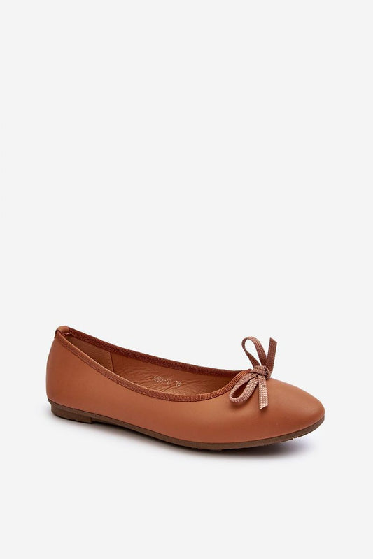 Chic eco leather ballerinas featuring a delicate bow detail, presented by Step in Style, suitable for both casual outings and elegant occasions.