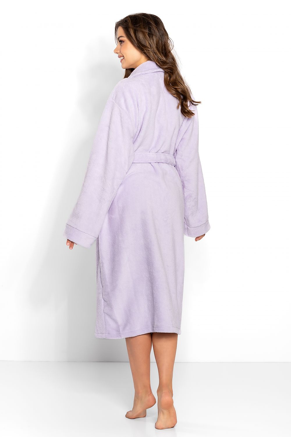 Luxury Women’s Bathrobe in Subtle Purple with Elegant Trimmings – Stylish & Comfortable, showcasing the sophisticated design, long sleeves, and stylish collar which make it the perfect gift.