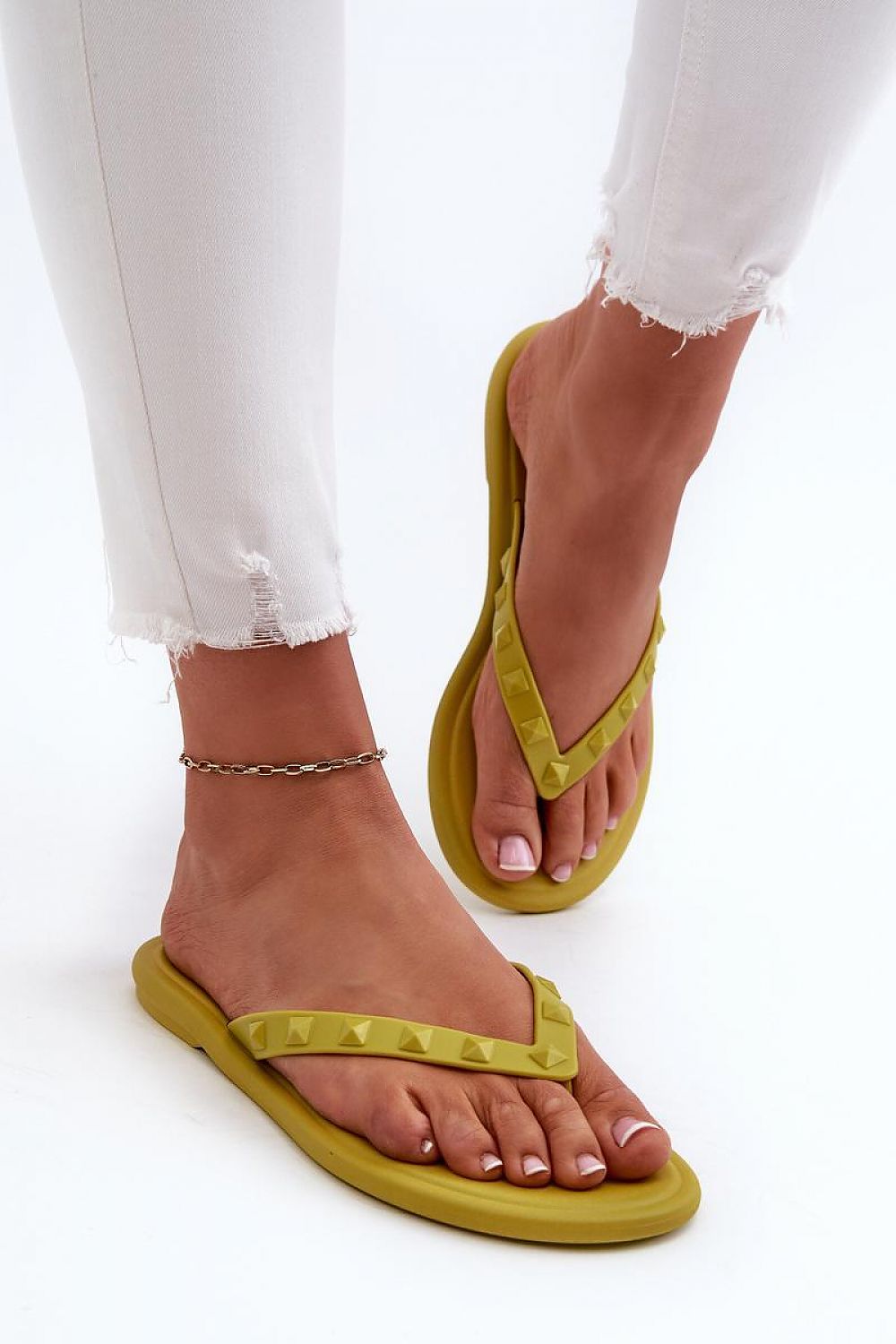 Elegant vegan Japanese flip-flops for women by Step in Style featuring a hypoallergenic design and a delightful balloon scent, perfect for summer outings.