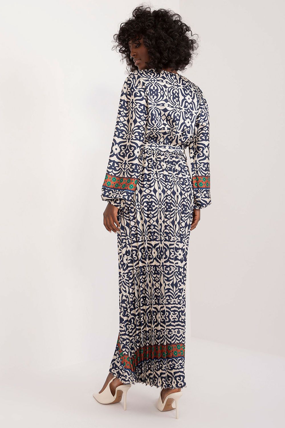 Stylish flared cut of Italy Moda's colorful print maxi dress, perfect for both casual and formal occasions.