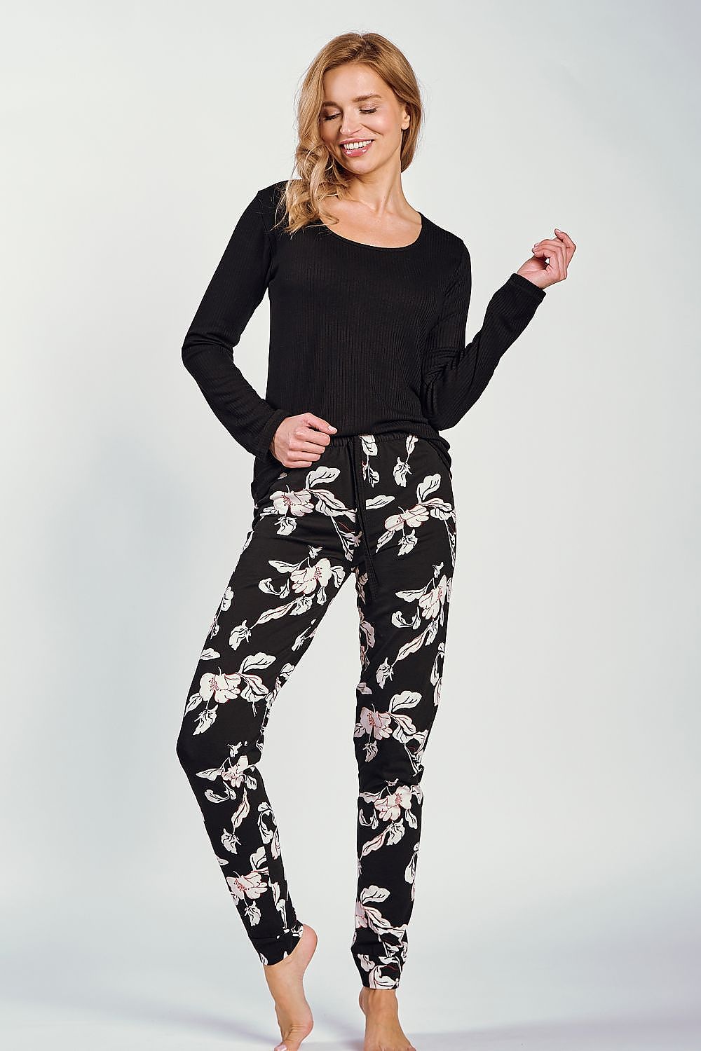 Luxury Cotton Viscose Pyjamas Set by Taro featuring a long-sleeved blouse in solid colour and floral patterned pants, embodying elegance and comfort.