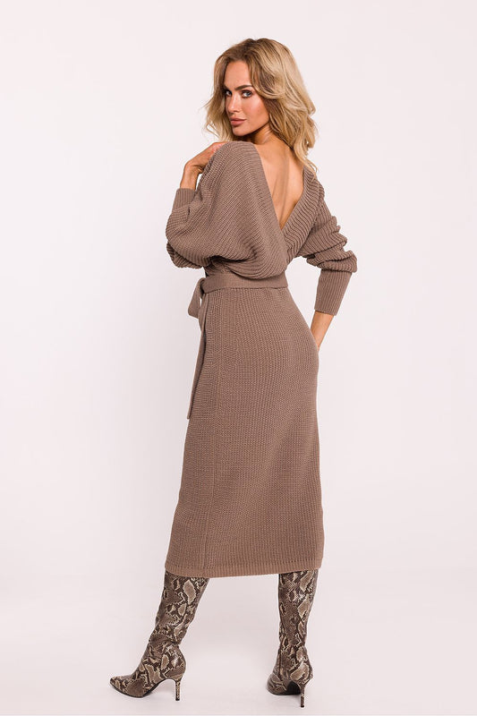 Luxurious Moe sweater dress made of soft acrylic and nylon, showcasing a fitted silhouette with kimono sleeves and elegant neckline details.