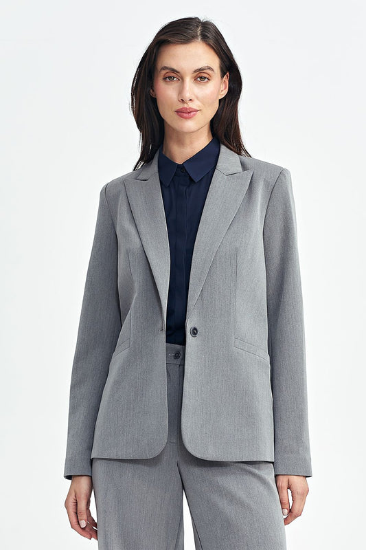 Nife tailored blazer showcasing long sleeves with button detailing and shoulder pads for a refined silhouette.