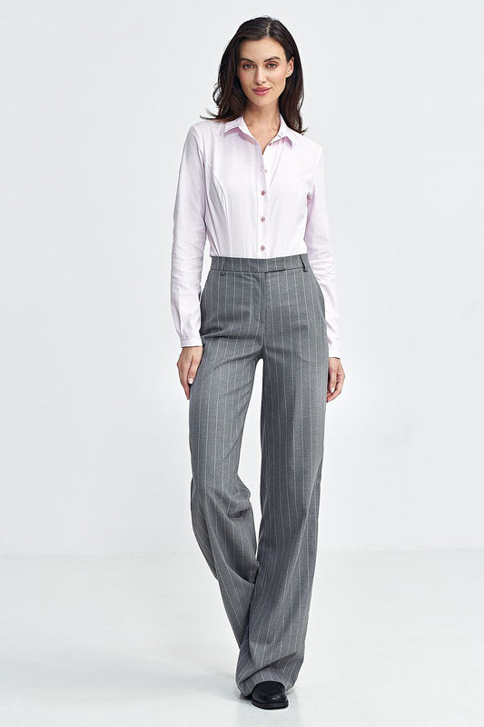 Close-up view of Nife women's bootcut trousers showcasing the stylish zipper and button placket, combined with classic front pockets.