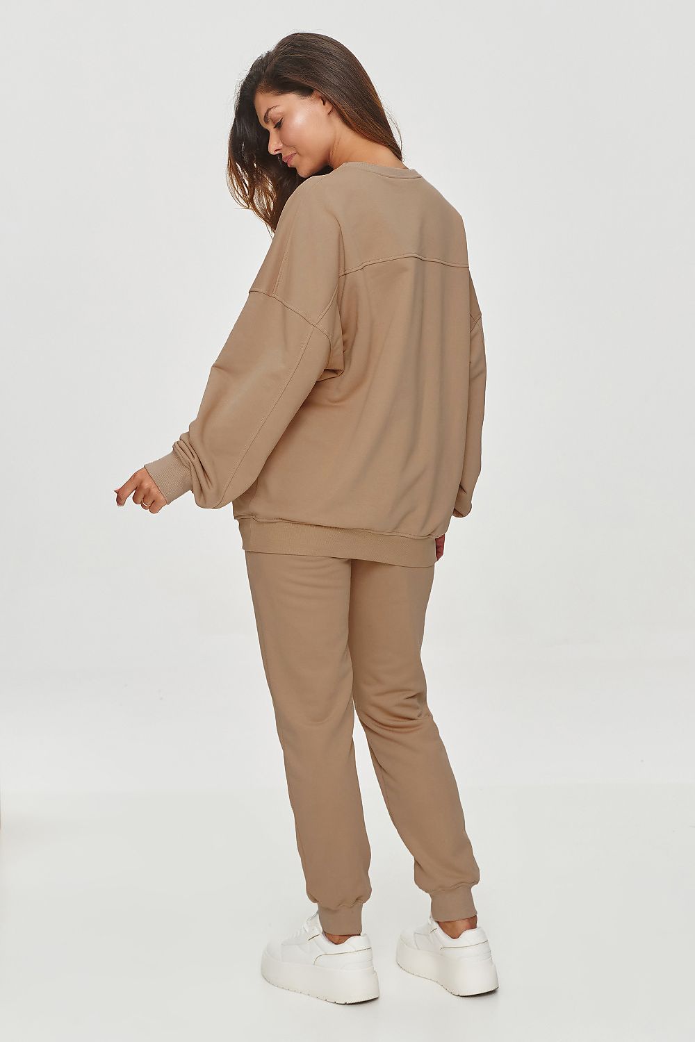 Model wearing Makadamia's luxury loose-fit sweatshirt, highlighting its versatile design suitable for year-round urban fashion.