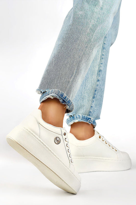 Elegant PRIMO women’s eco-friendly white sport shoes featuring a 5.5cm platform, classic lacing, and made from stylish ecological leather, perfect for daily wear and recreational activities.