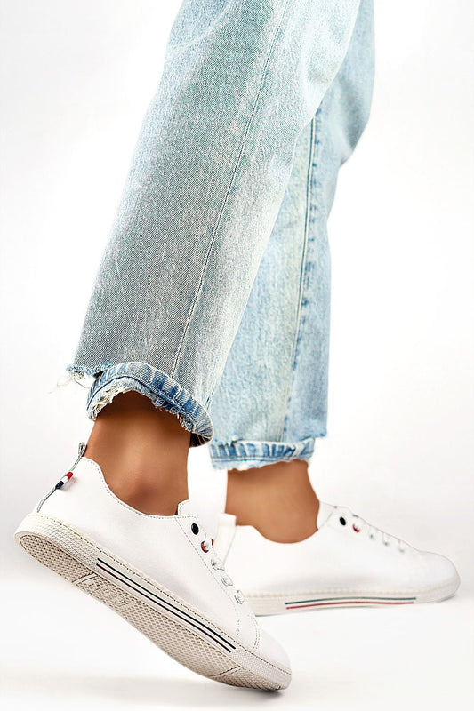 Elegant PRIMO women's white leather sneakers with a 2cm platform and refined classic lacing, designed for chic versatility and lasting wear.