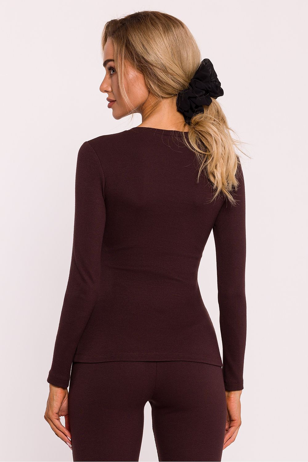 Elegant ribbed cotton knit blouse by Moe, featuring a corset style and long sleeves, showcasing a feminine and sensual silhouette, perfect for both casual and formal occasions.