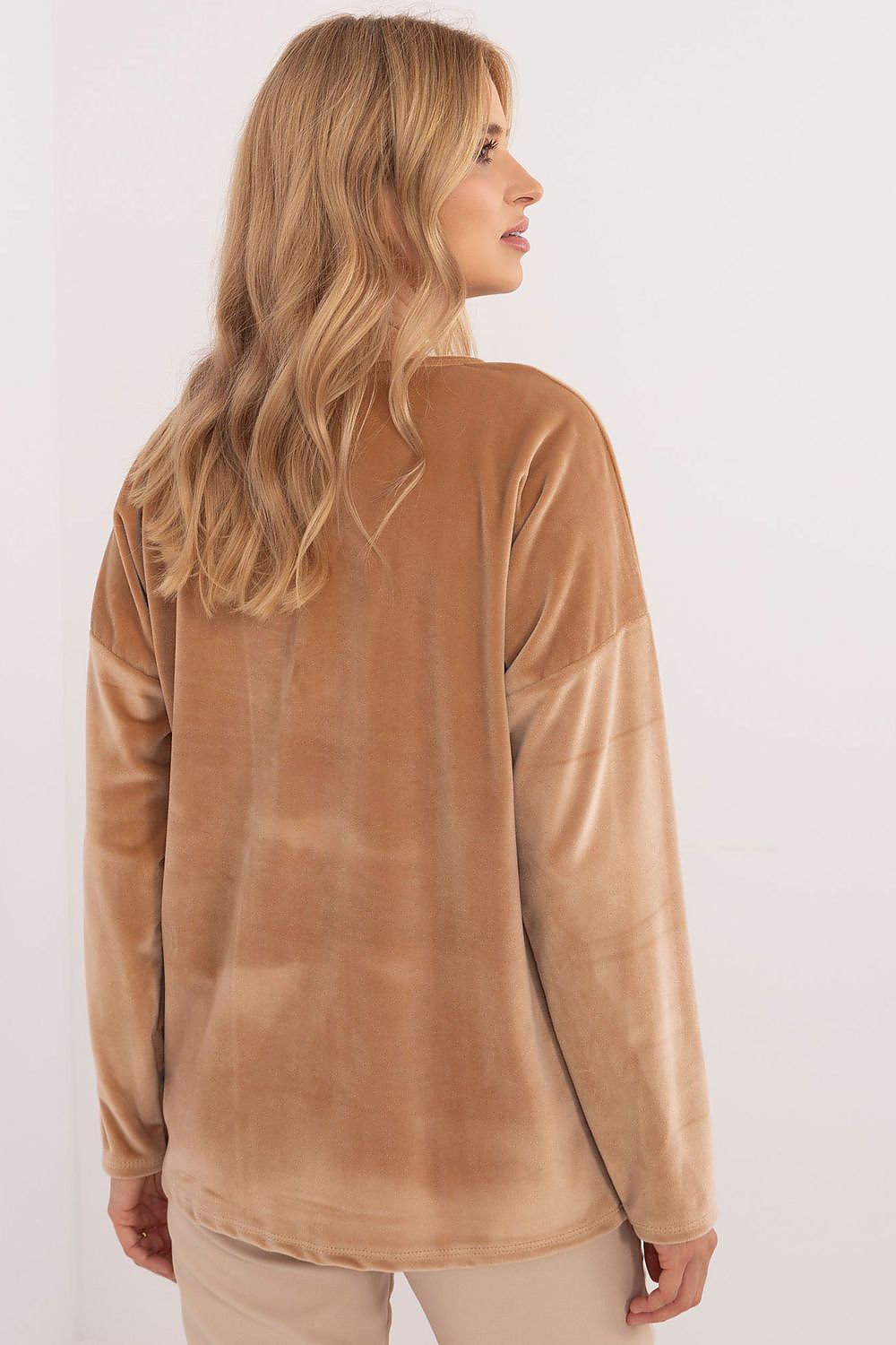 Elegant long-sleeve velour blouse from Italy Moda featuring butterfly ties, a heart neckline, and a flattering silhouette in EU Size 0, perfect for adding glamour to everyday outfits.