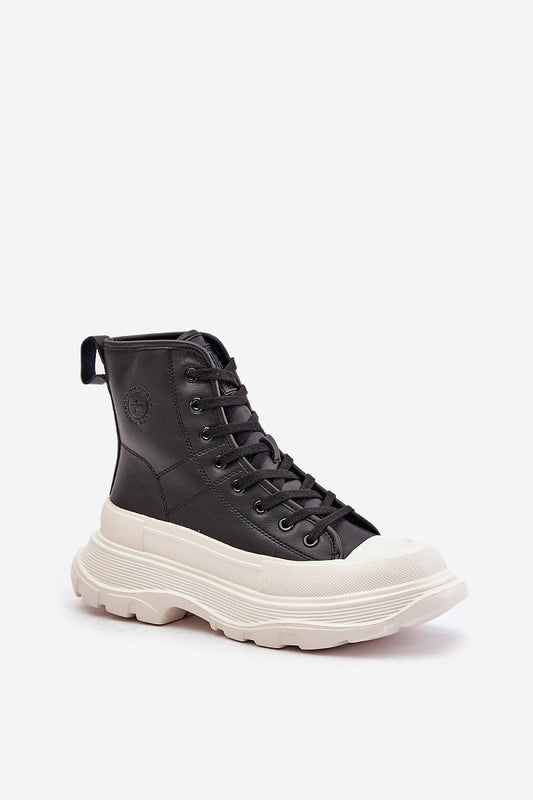 Step in Style premium natural leather sneakers showcasing a 6 cm platform and insulated sheepskin interior for comfort and elegance.