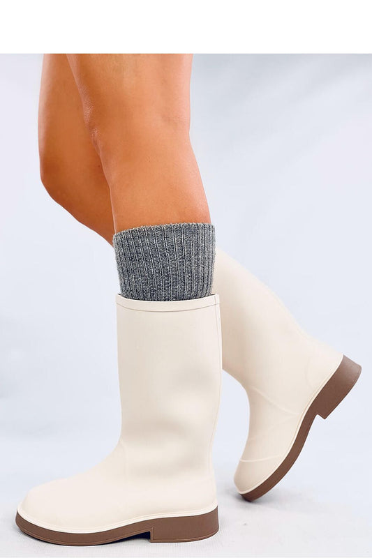 Close-up of Inello's luxury women's military Wellington boots showcasing the premium rubber material and stylish design for rainy day walks.