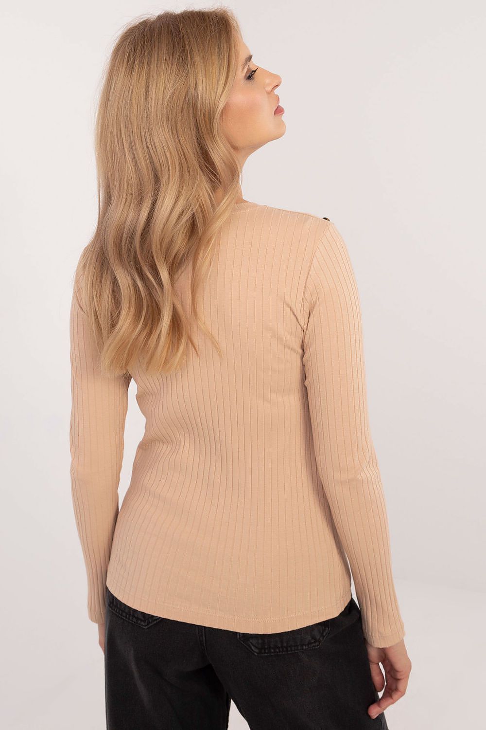 Full view of the elegant fitted ribbed blouse by Relevance in EU 0, designed for a perfect fit and sophisticated style.