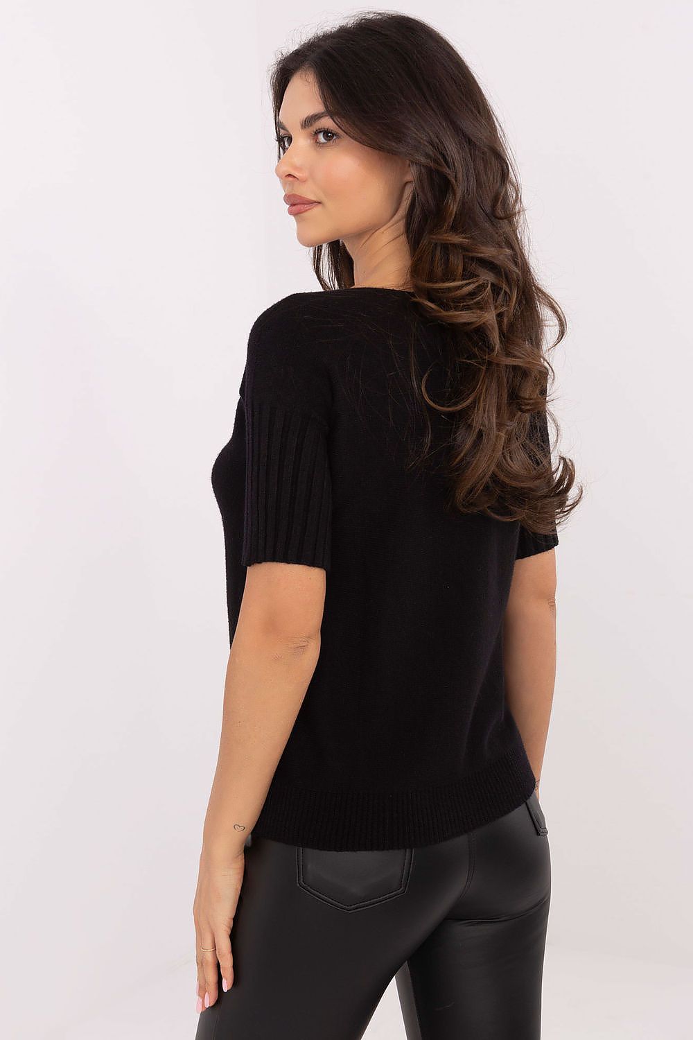 Luxurious Italy Moda women's short sleeve sweater crafted from a soft viscose blend, perfect for casual elegance and versatile styling in EU size 0.