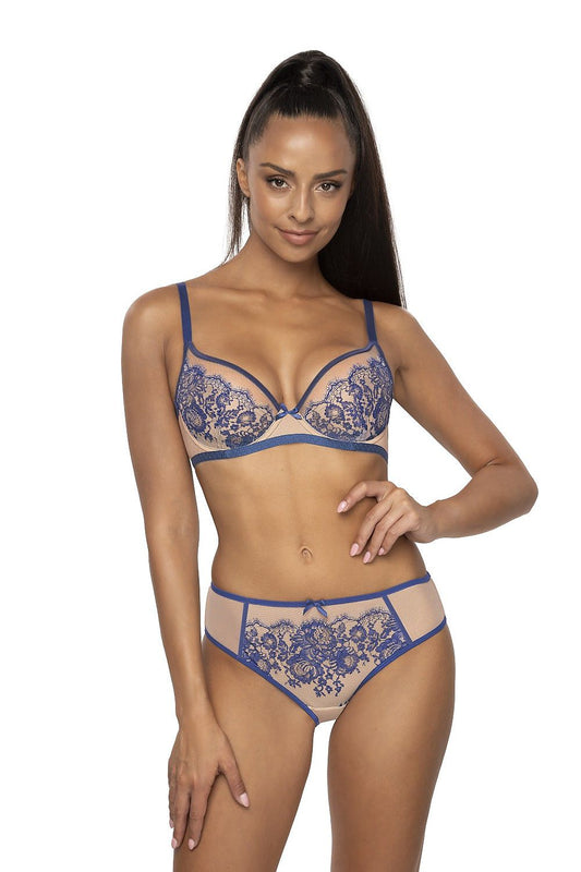 Detailed view of Mat's elegant soft bra, highlighting the delicate lace trim and soft cotton tape edging, perfect for a luxurious fit.