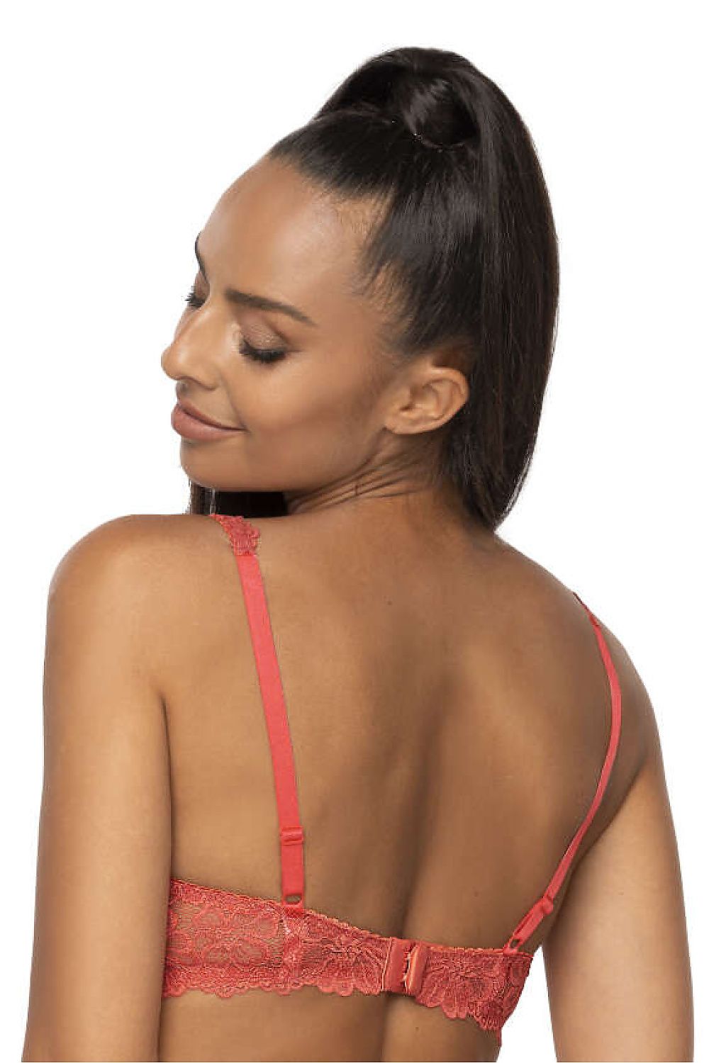 Exquisite details of Mat's luxury lace bra in brick colour, highlighting fine lace craftsmanship and a comfortable three-step adjustable hook and eye closure.