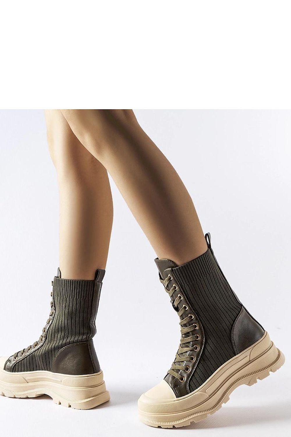 Luxurious Vitto dark green ankle boots by Solea, featuring a durable rubber sole and elegant 6cm heel, designed for comfort and style.