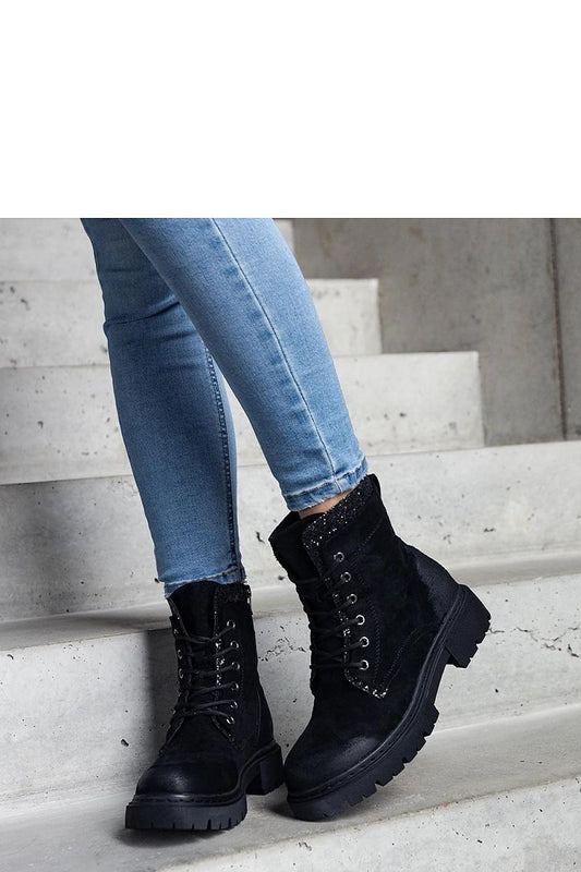 Stylish flat-heeled black ankle boots with rounded toe design by Solea, perfect for any fashionable outfit.