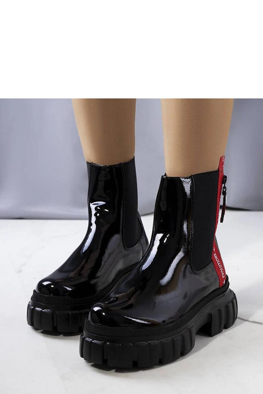 Interior view of Solea Casta ankle boots featuring soft fur lining for comfort and warmth in autumn and winter.