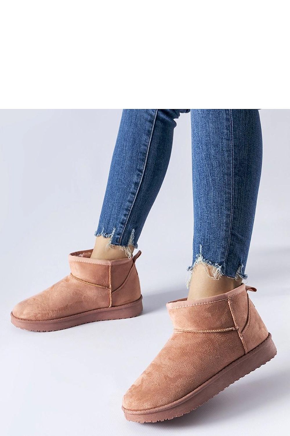 Luxury Solea pink insulated short snow boots with stylish platform, designed for cold weather, featuring a slip-on design and superior grip for icy conditions