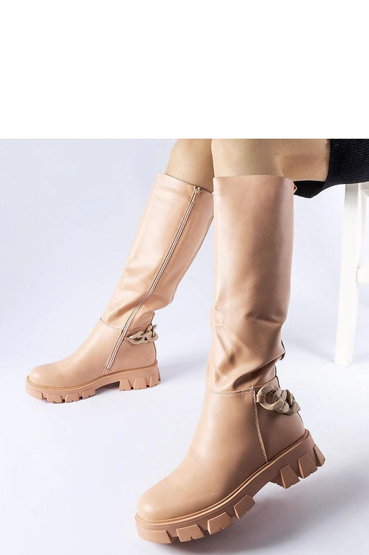 Elegant Solea pink flat thigh-high boots featuring practical side zipper closure, designed for comfort and style in cooler seasons.