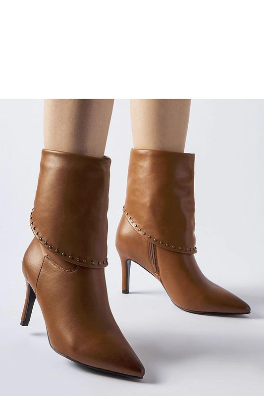 Chic and comfortable Cipresso stiletto boots by Solea, showcasing a stylish brown colour with a 9 cm heel, ideal for both casual and formal outfits.