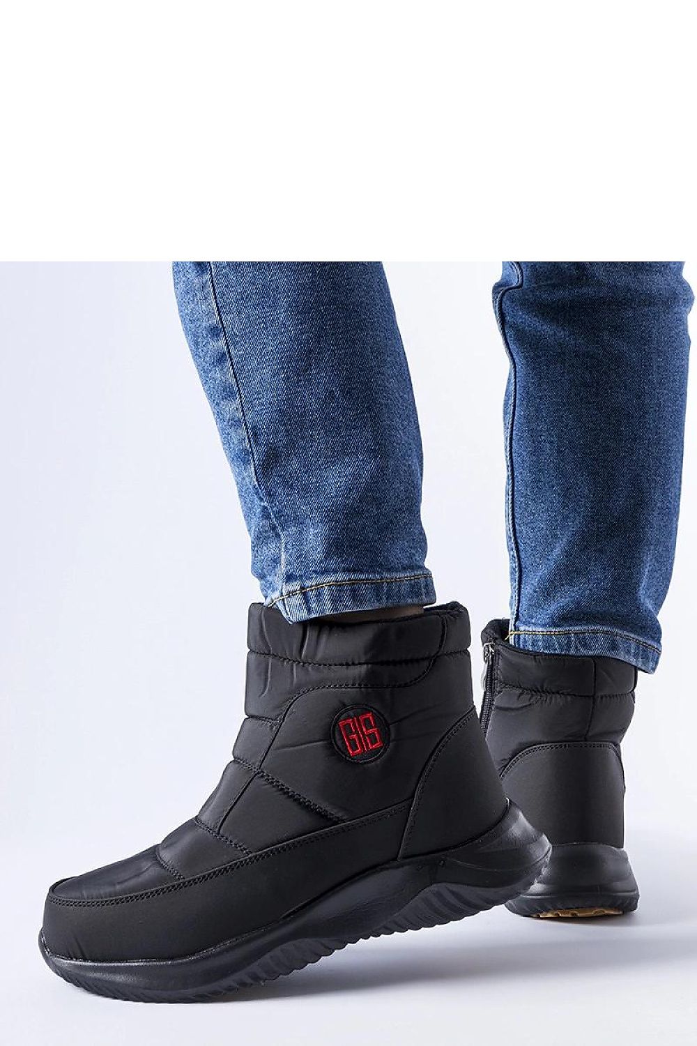 Sophisticated black short snow boots by Solea, highlighting insulated insole and flat heel for comfort during cold weather excursions.