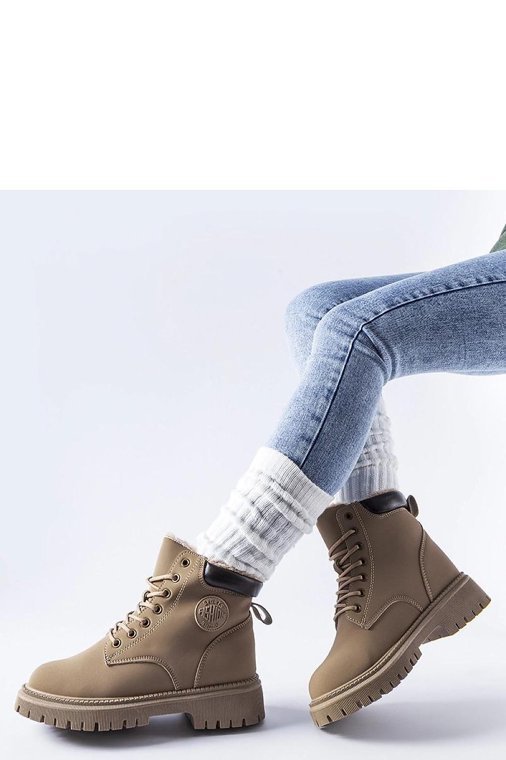 The Solea Medole winter boots presented against a luxurious backdrop, illustrating the combination of style and warmth ideal for winter fashion.