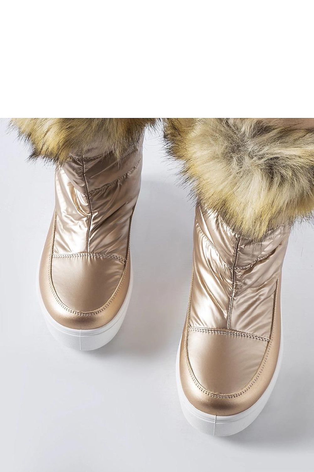 Solea insulated snow boots crafted for elegance and warmth, showcasing a chic beige colour with quality fur accents, ideal for winter elegance.