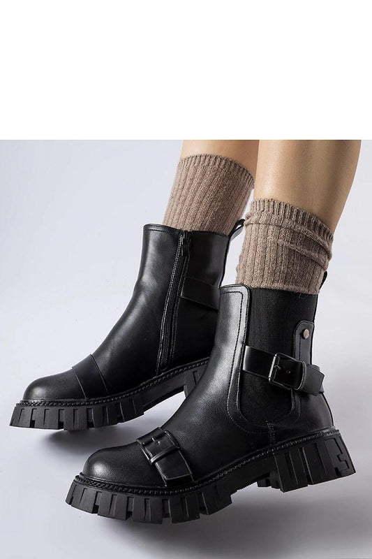 Elegant black ankle boots featuring a round toe design, crafted by Solea for both comfort and sophistication.