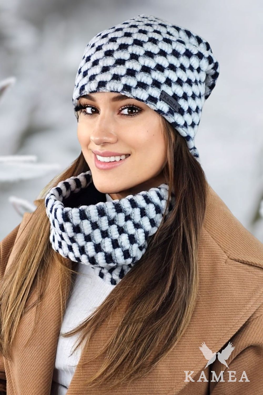 Kamea Boston Winter Set displayed elegantly, highlighting the craftsmanship of the eco leather logo and the rich texture of the hat and scarf.