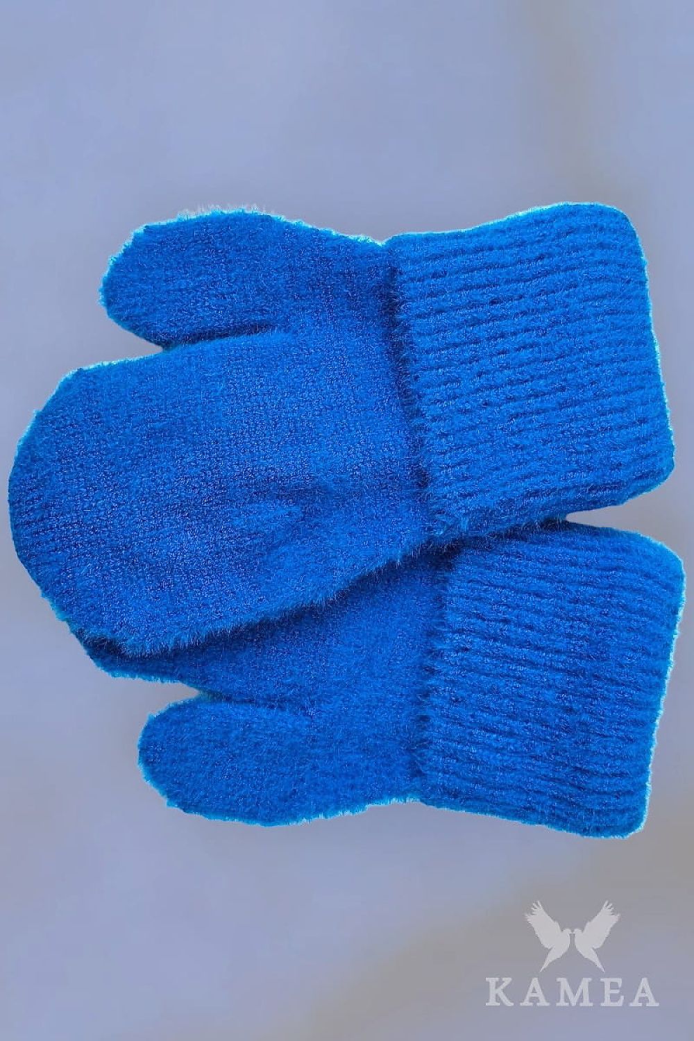 Elegant Kamea one-finger gloves in vibrant turquoise, polar-lined for warmth, perfect for upscale winter outings and enhancing your winter wardrobe.