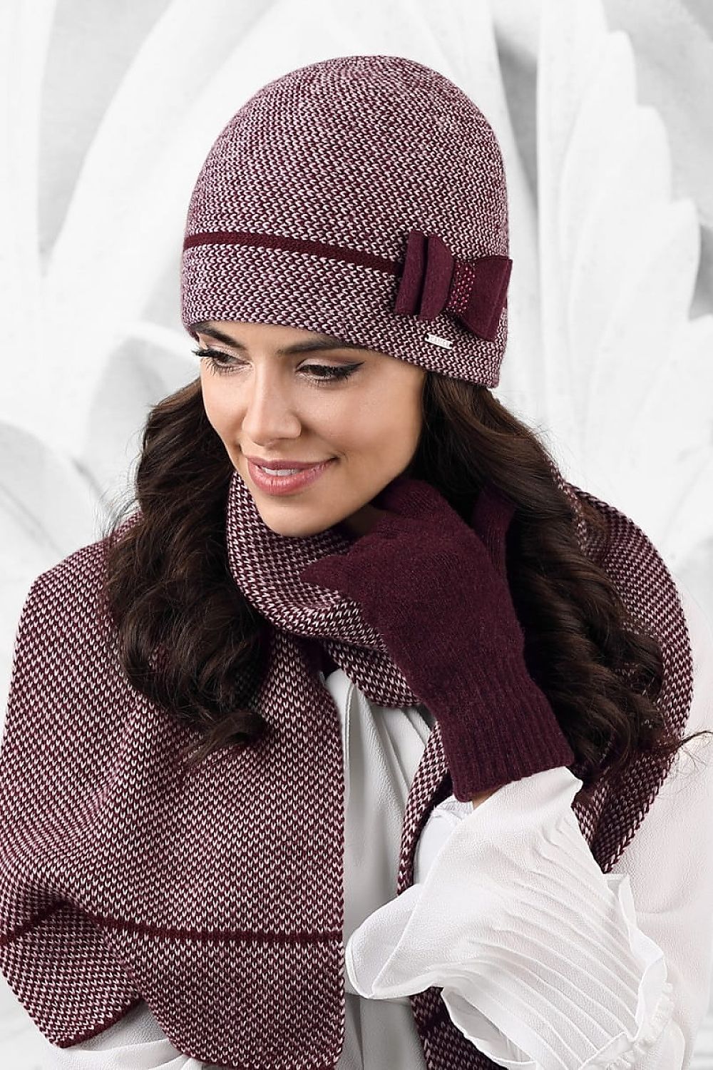 Close-up of the Kamea Bologna Women's black hat showcasing the intricate houndstooth design and shimmering silver sequins, a perfect accessory for sophisticated looks.